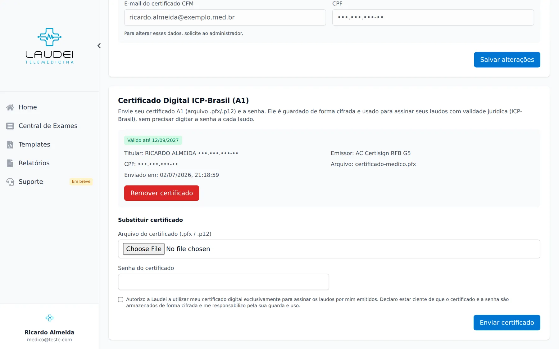 Perfil do médico na plataforma Laudei: cartão do certificado digital ICP-Brasil A1 com validade, titular e emissor, e formulário para substituir o certificado.